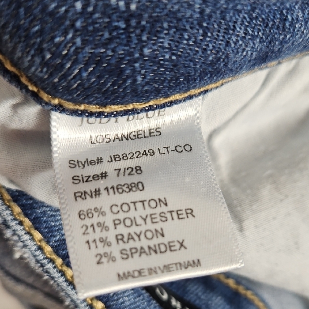 Judy Blue Distressed Skinny Fit Capri Cropped Jeans Raw Hem - Size 7/28 - Picture 14 of 15